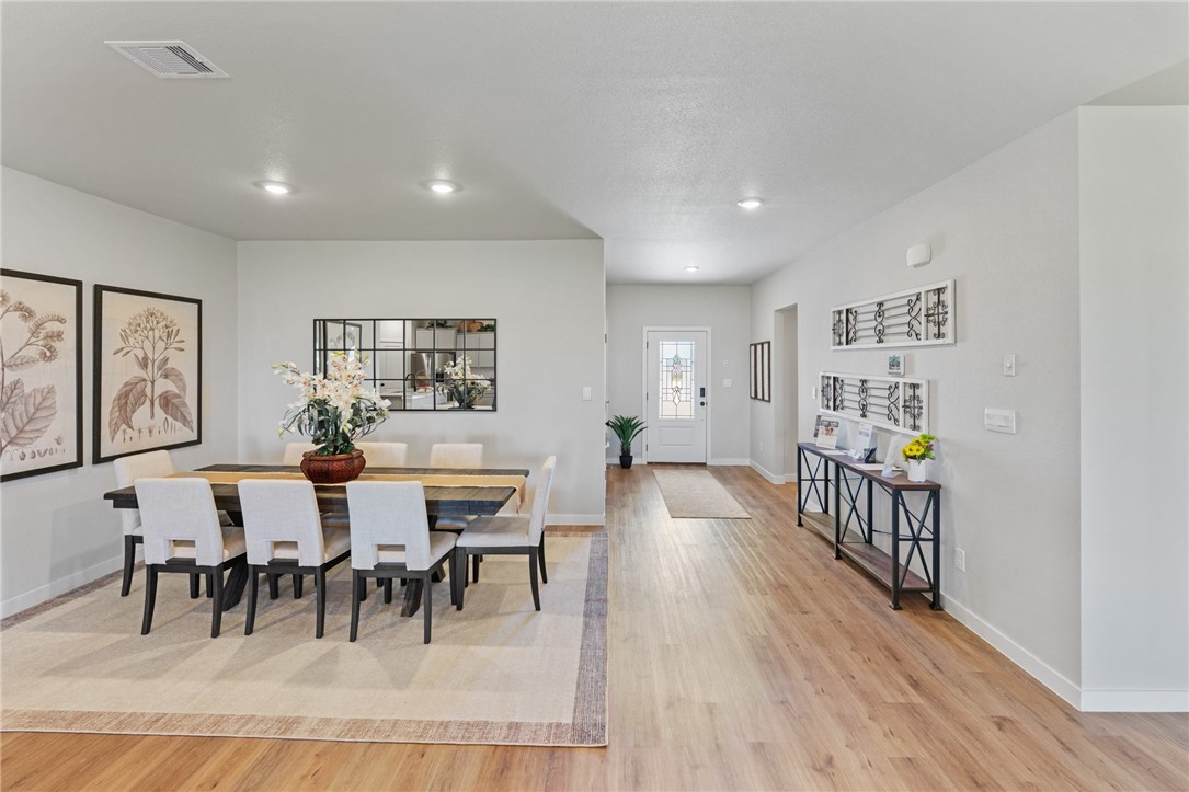 1401 Irigoyen St Property Photo 6