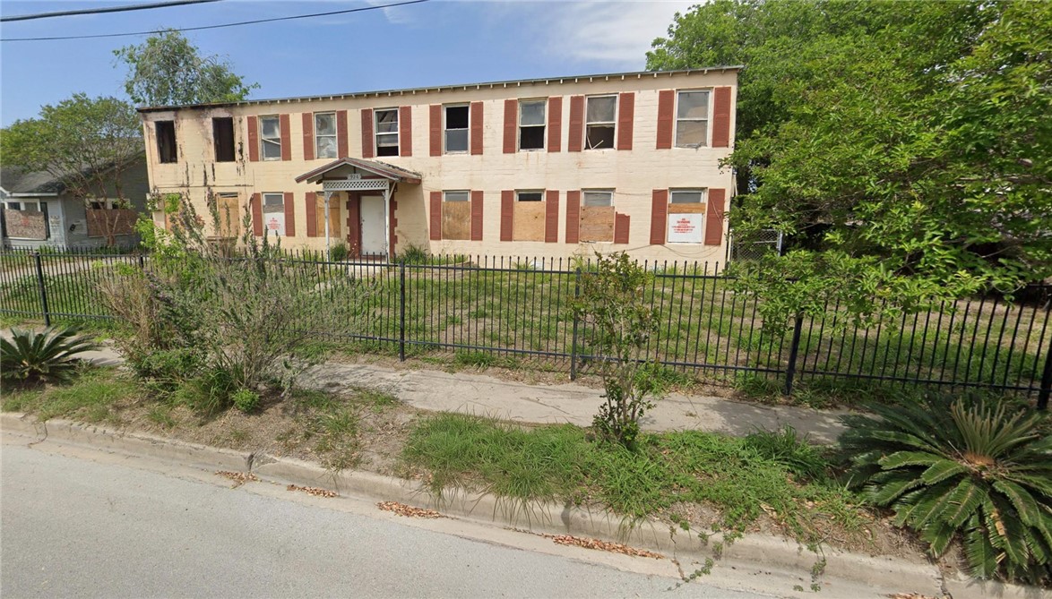 926 Park Ave Property Photo 1