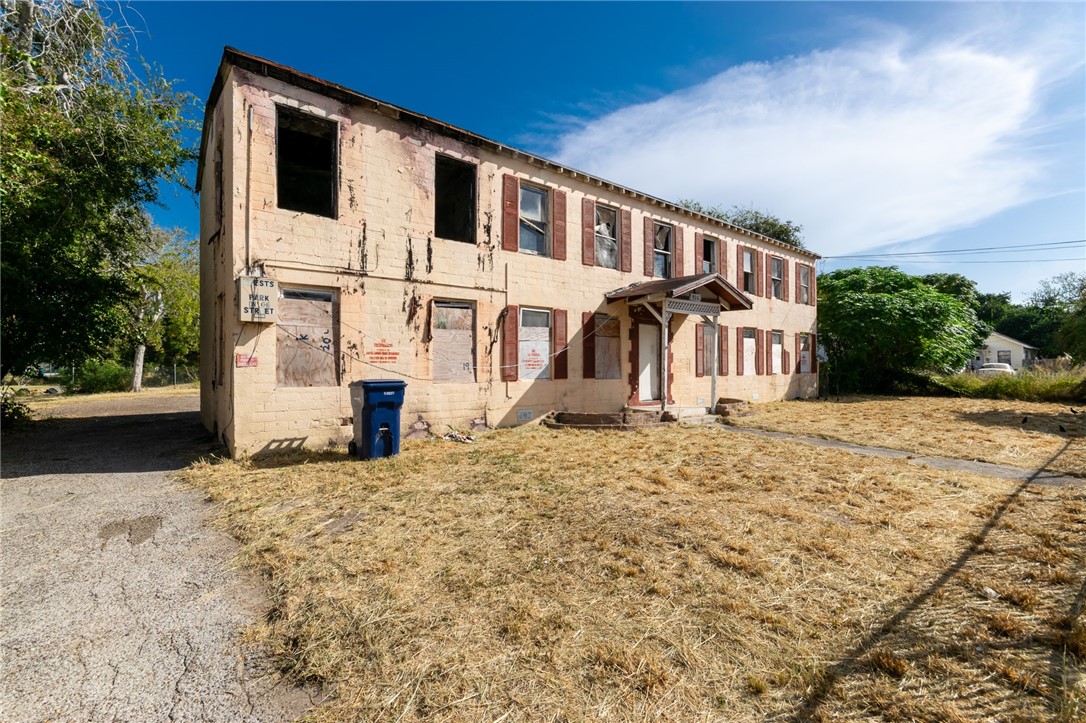 926 Park Ave Property Photo 1