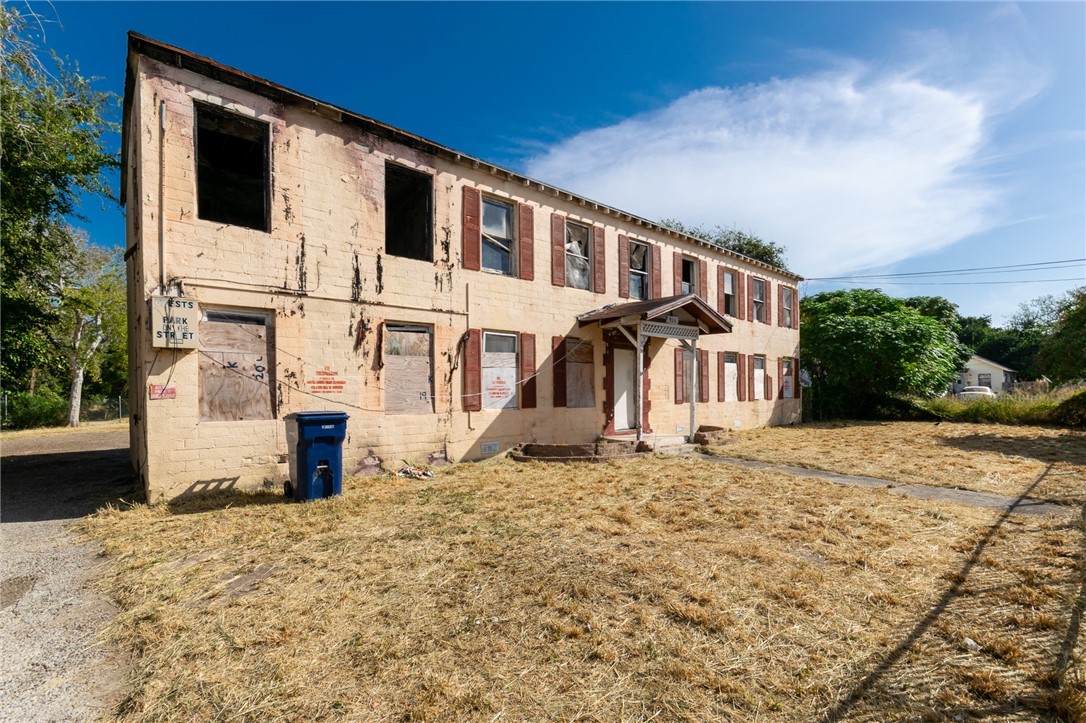 926 Park Ave Property Photo 4