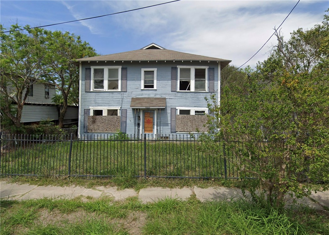 1000 Park Ave Property Photo 1