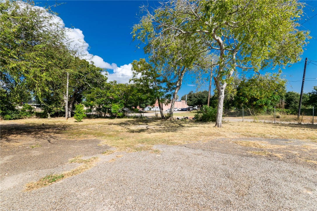 1000 Park Ave Property Photo 3