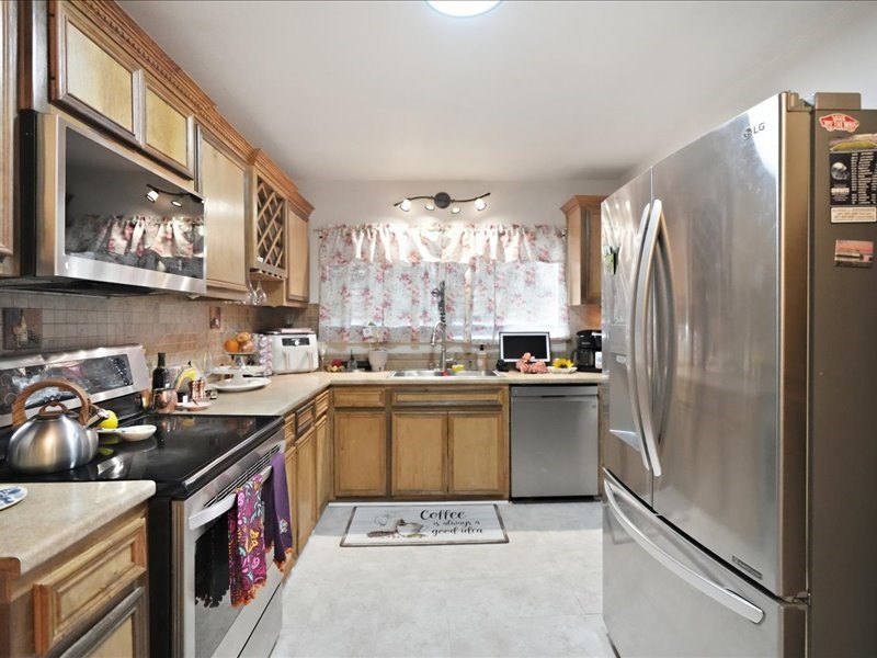625 Sheridan Dr Property Photo 9
