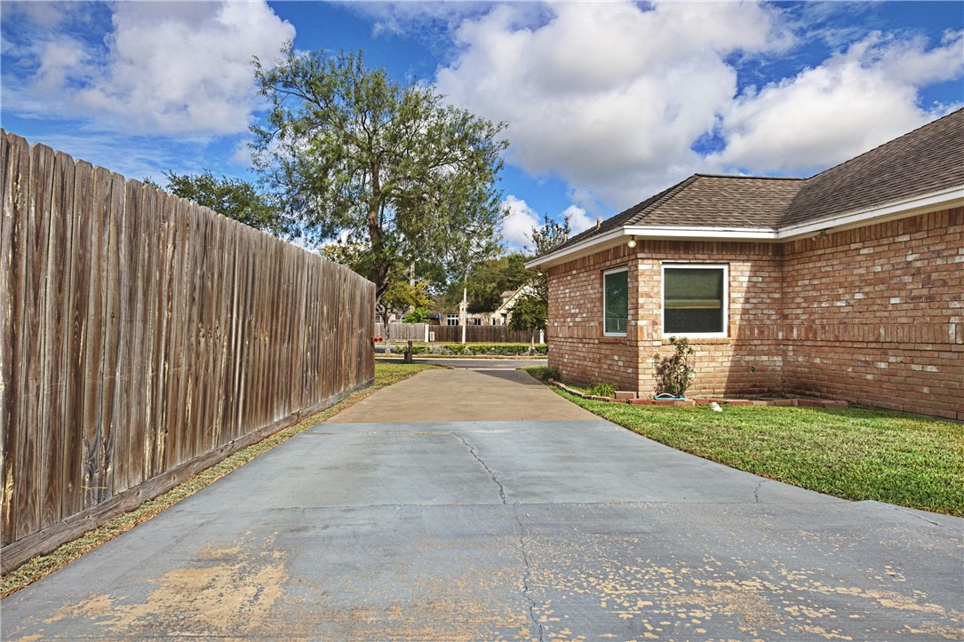 7725 Lake Baykal Dr Property Photo 41