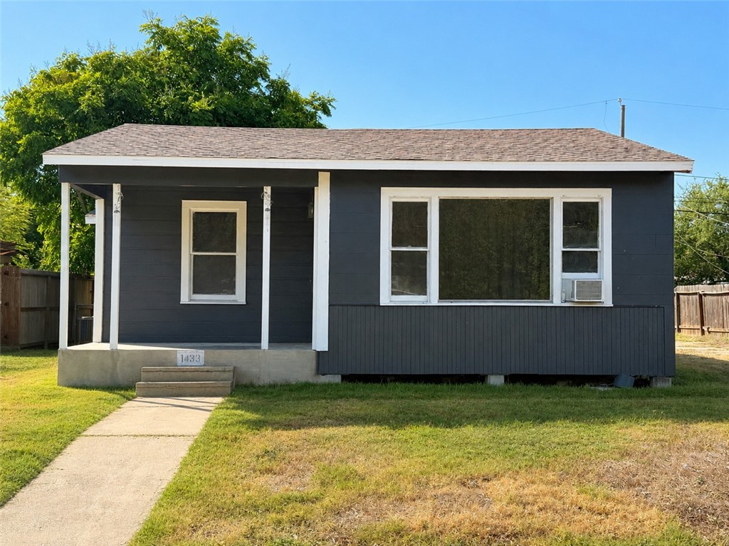 1433 Cambridge Dr Property Photo 1