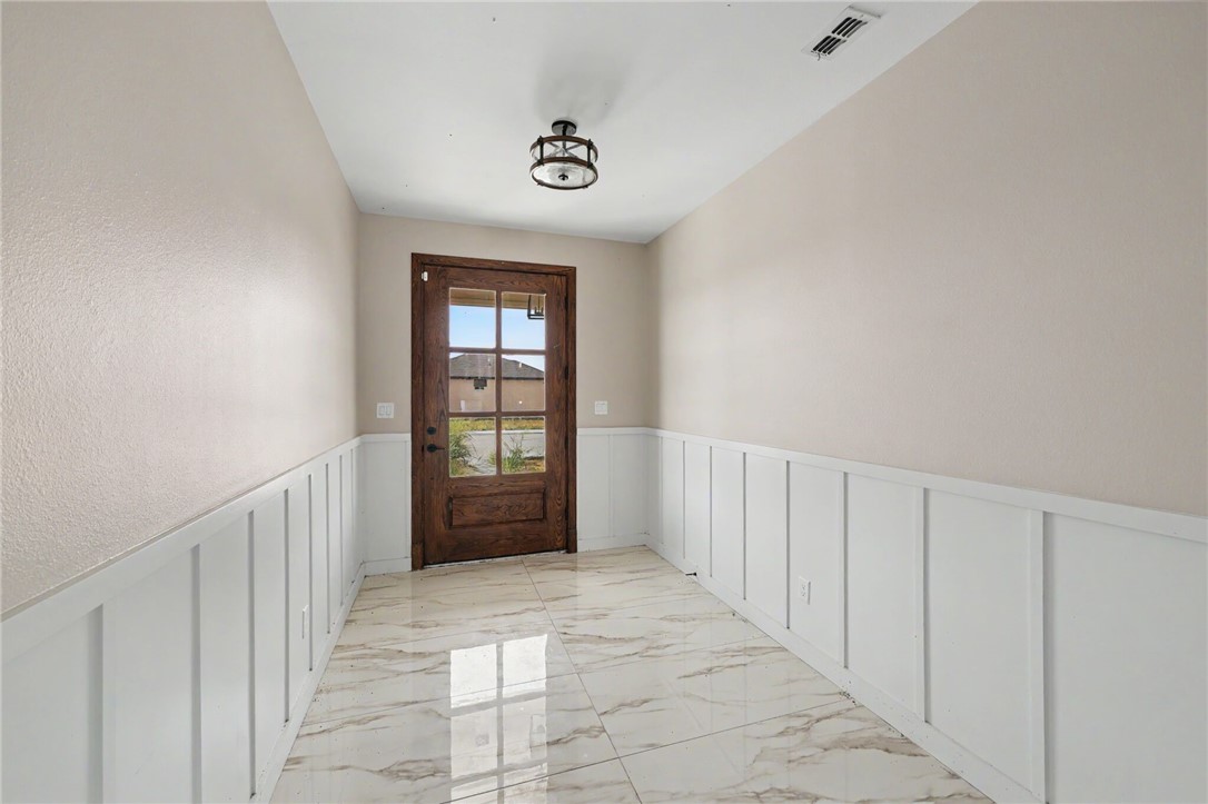 1700 Quail Trai Property Photo 4