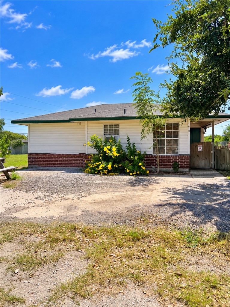 1913 Sandy Way Property Photo 1