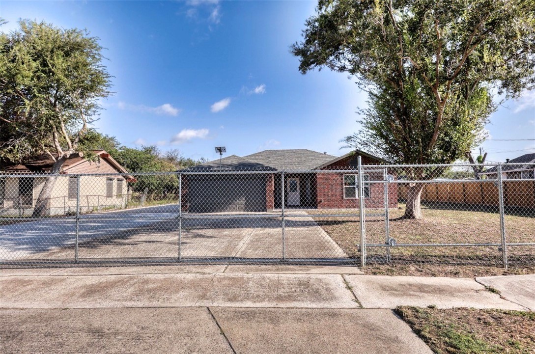950 Mendoza St Property Photo 2