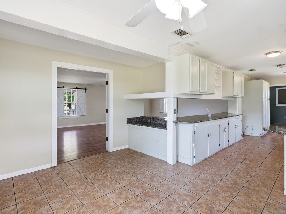 324 E King Property Photo 11