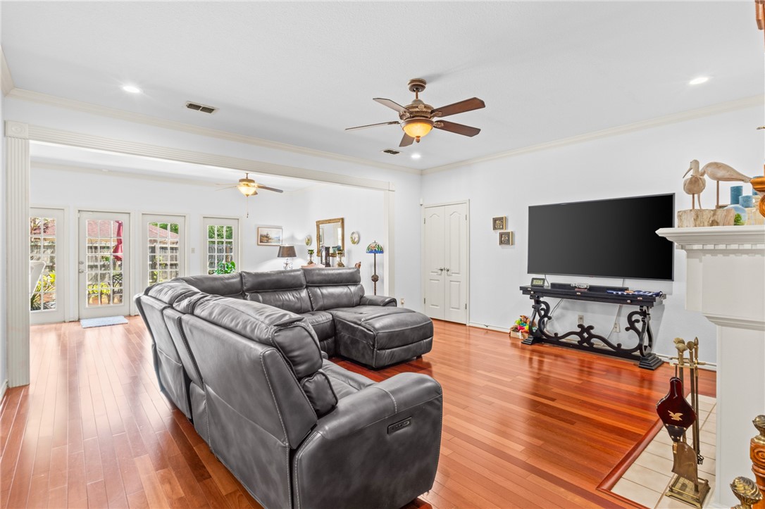 4502 Lake Charles Dr Property Photo 8