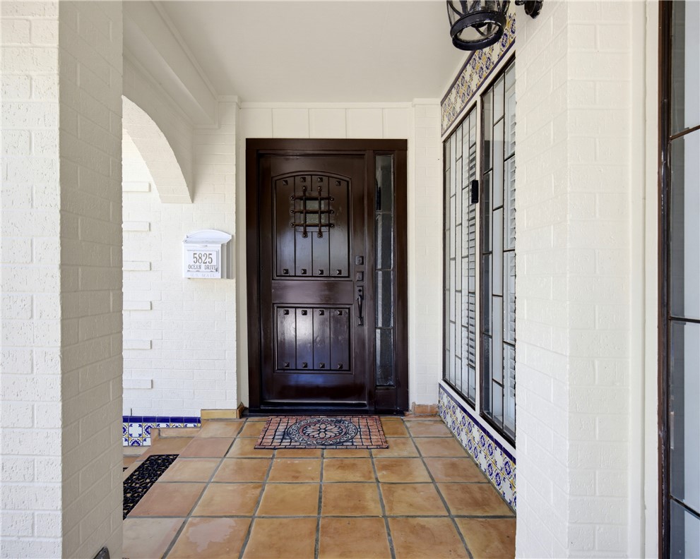 5825 Ocean Dr Dr Property Photo 3