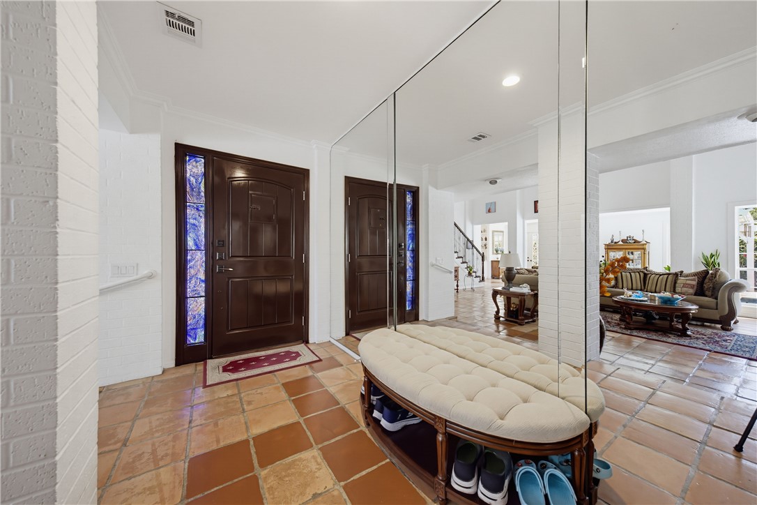 5825 Ocean Dr Dr Property Photo 4