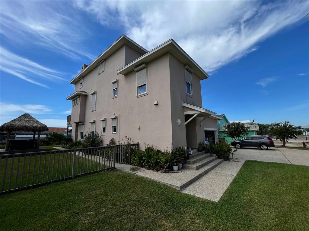 205 Port Saint Claire Property Photo 18