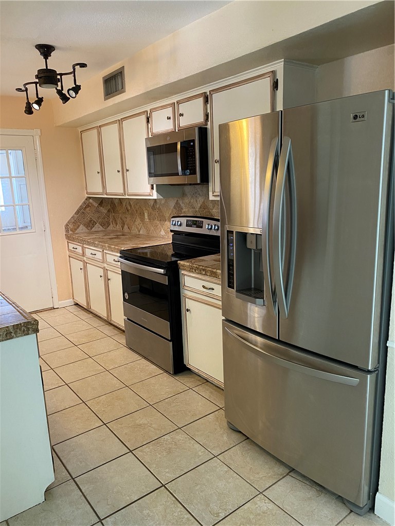10721 Rockwood St Property Photo 3