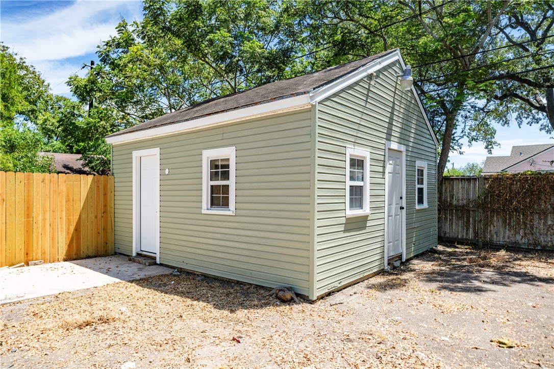 621 Atlantic St Property Photo 37