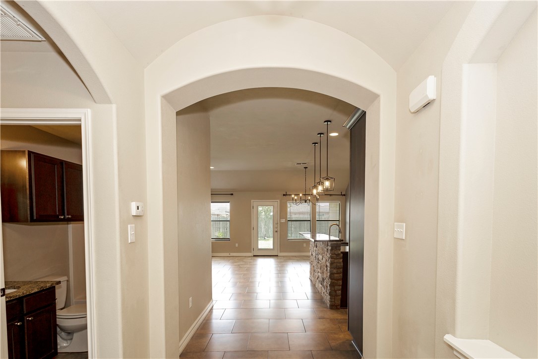 6105 Maximus Dr Property Photo 4