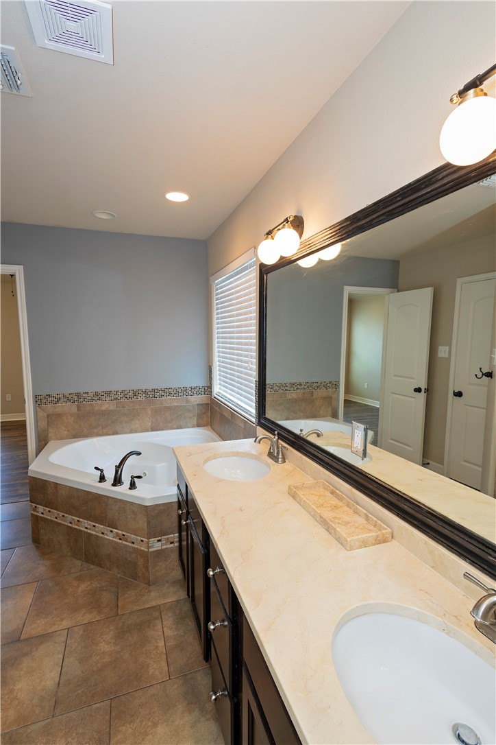 6105 Maximus Dr Property Photo 15