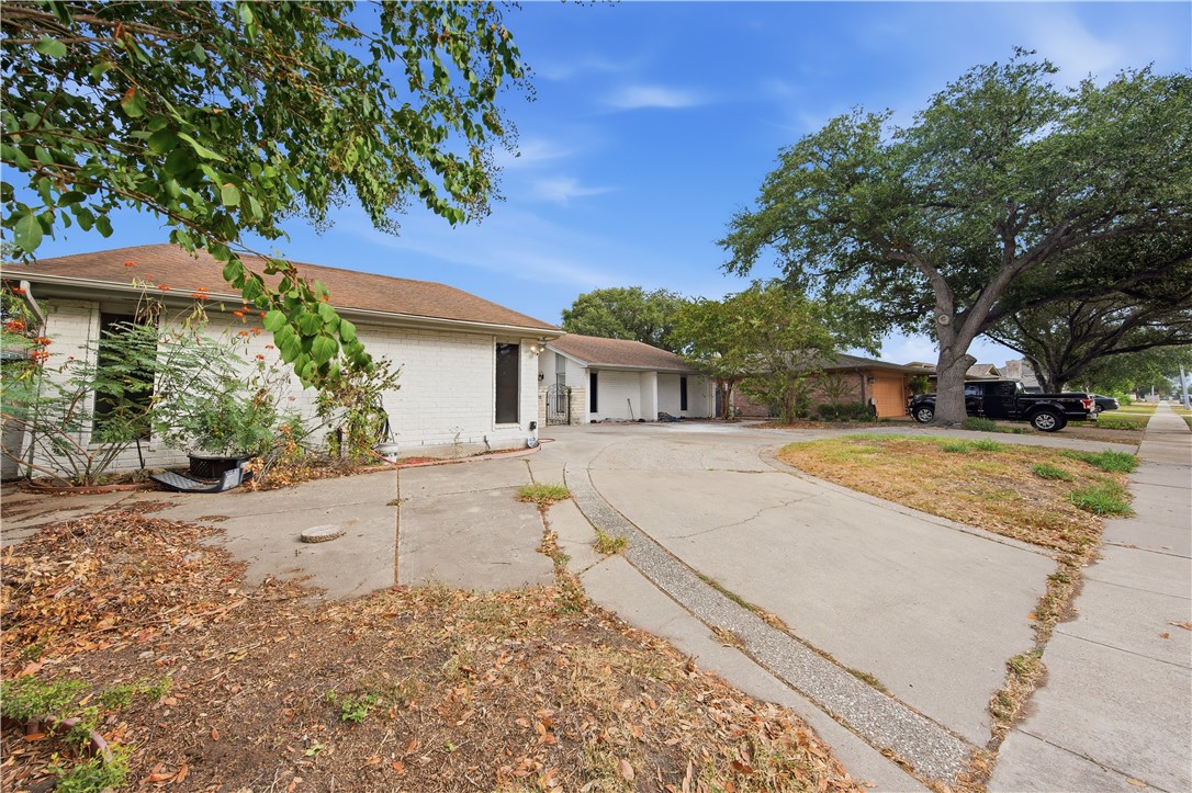 4325 Wood River Dr Property Photo 3