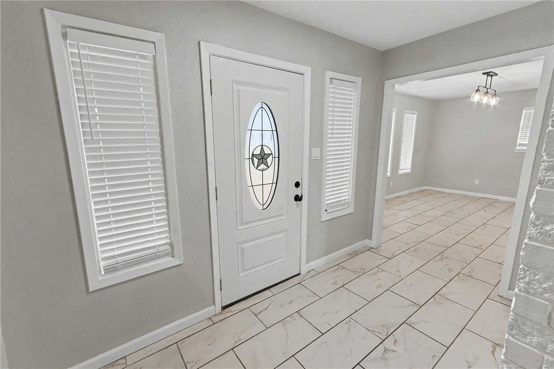 2228 Memorial Pkwy Property Photo 6