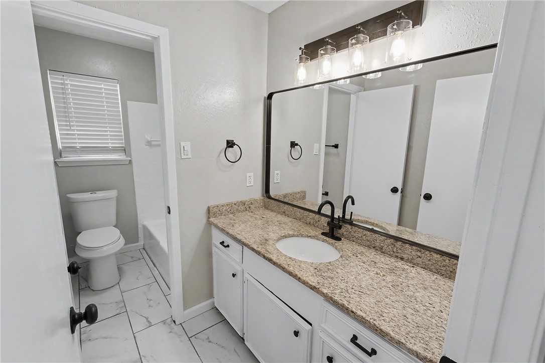 2228 Memorial Pkwy Property Photo 13