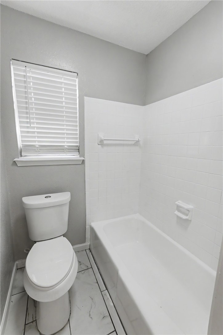 2228 Memorial Pkwy Property Photo 17
