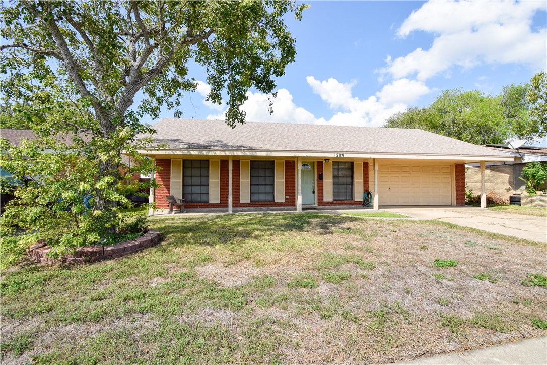 1209 Dallas St Property Photo 2