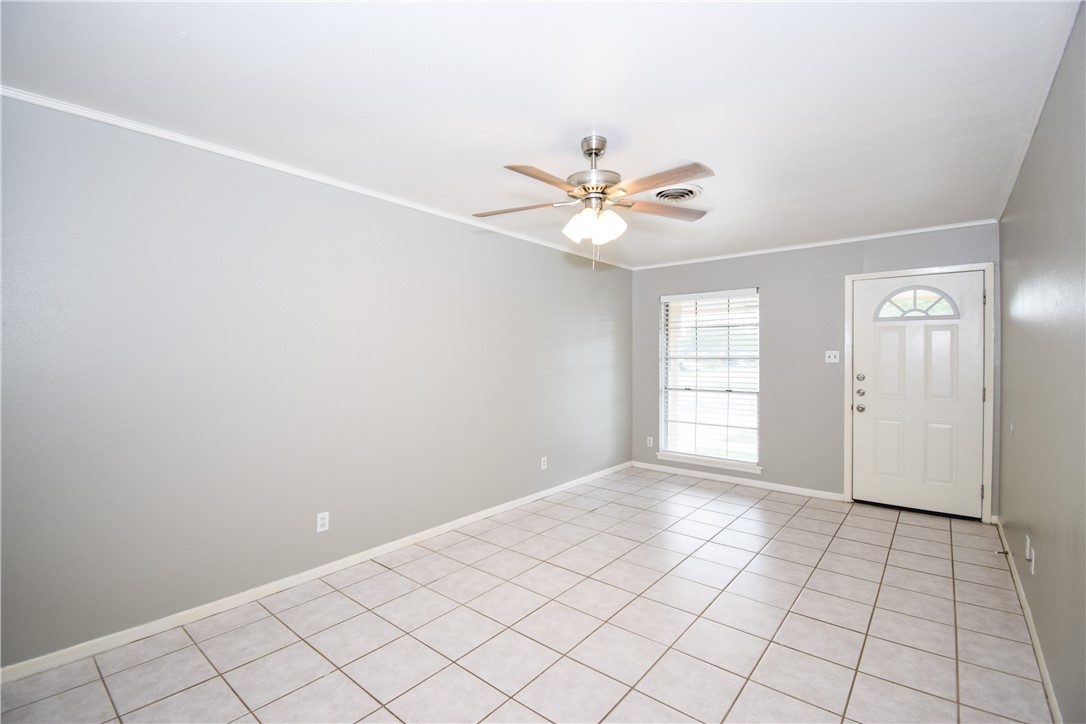 1209 Dallas St Property Photo 3