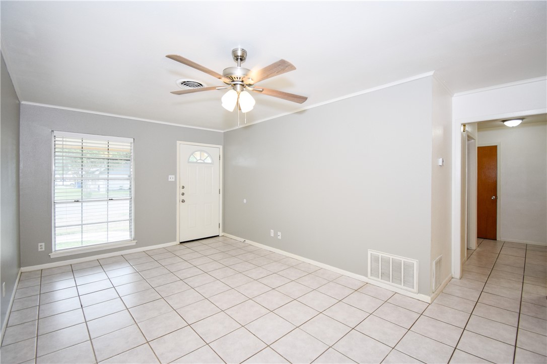 1209 Dallas St Property Photo 4