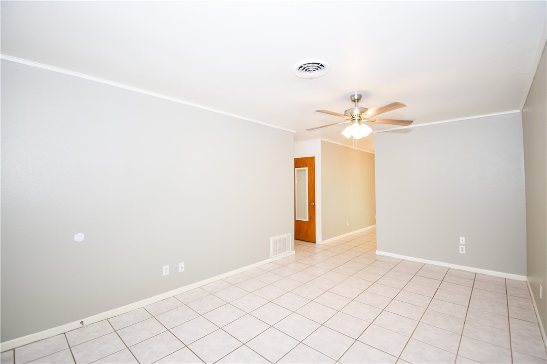 1209 Dallas St Property Photo 5