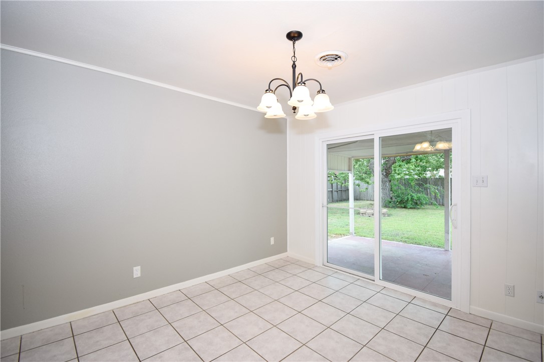 1209 Dallas St Property Photo 9