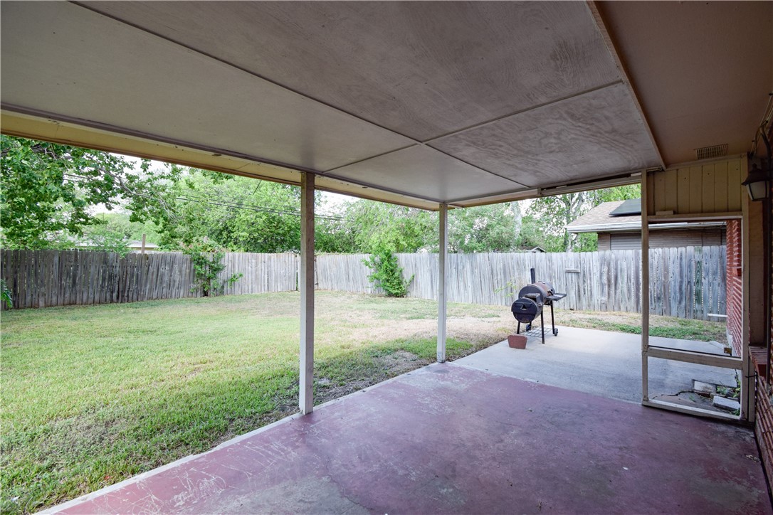 1209 Dallas St Property Photo 25