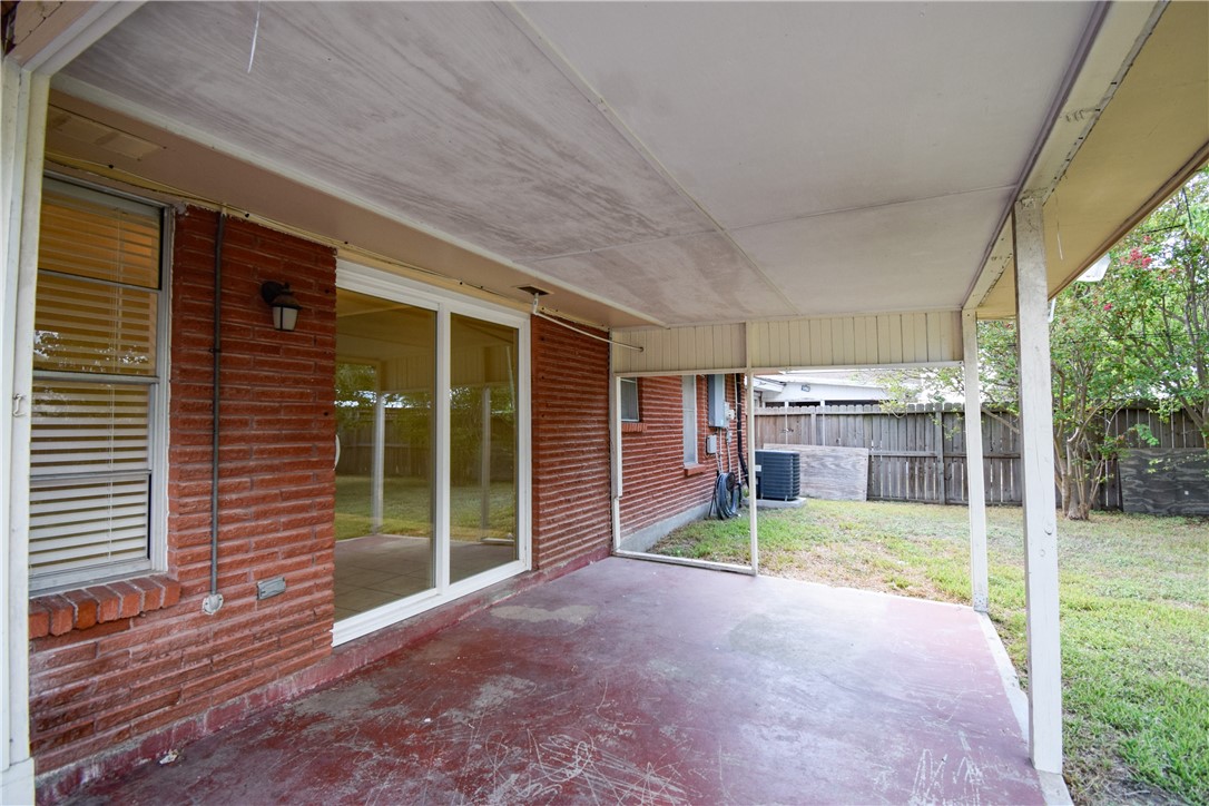 1209 Dallas St Property Photo 26