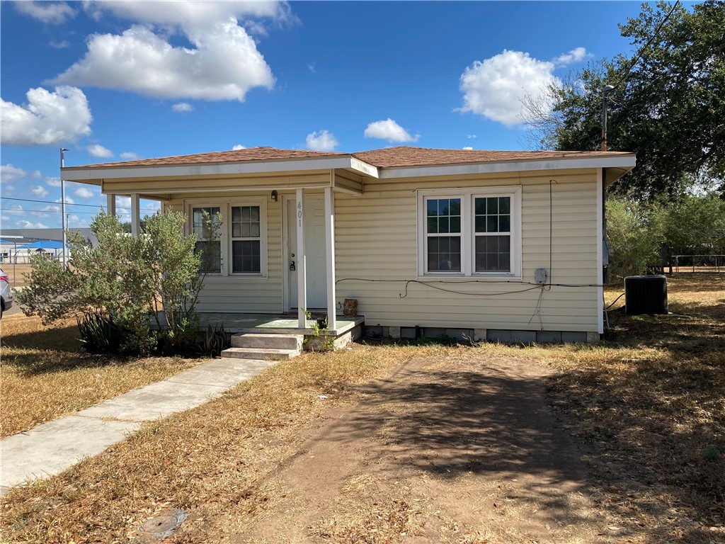 401 E Chapultepec Ave Property Photo 1