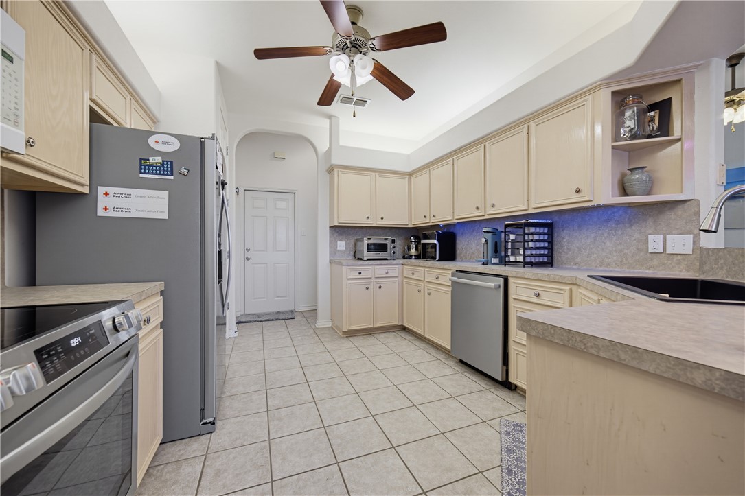 7005 Bodega Bay Dr Property Photo 7