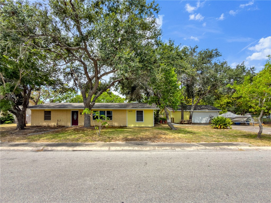 2633 Henretta Pl Property Photo 2