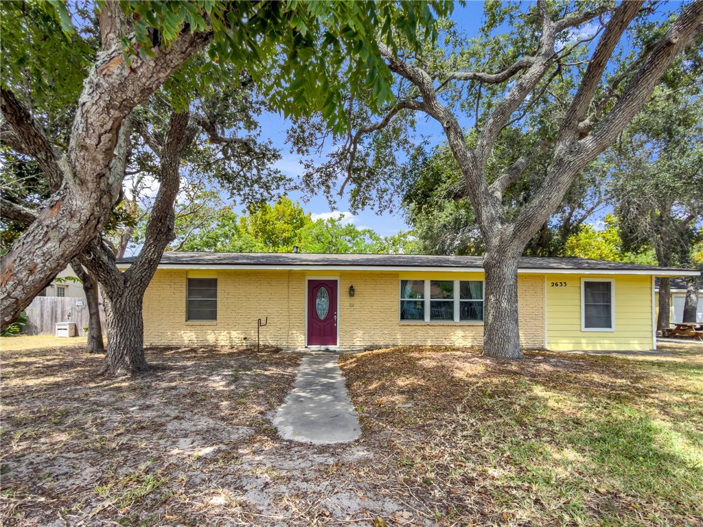 2633 Henretta Pl Property Photo 2