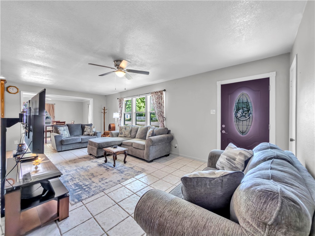 2633 Henretta Pl Property Photo 4
