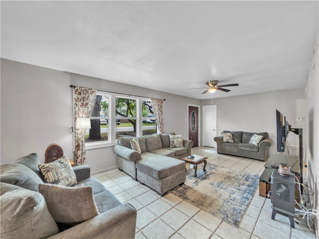 2633 Henretta Pl Property Photo 7