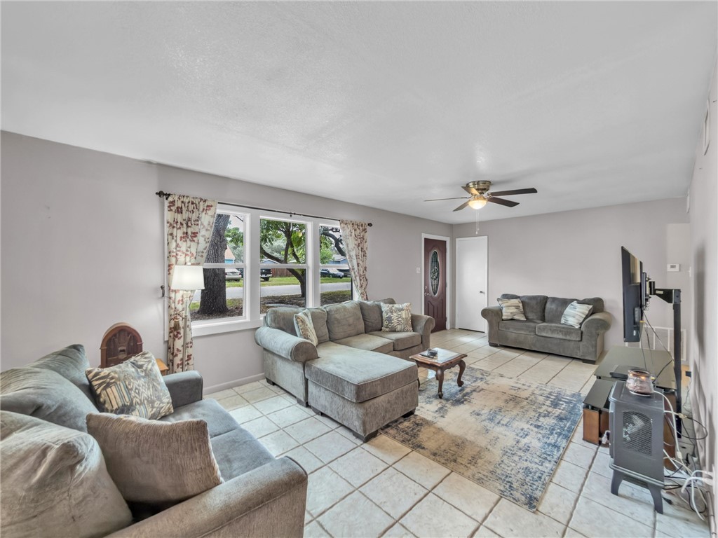 2633 Henretta Pl Property Photo 9