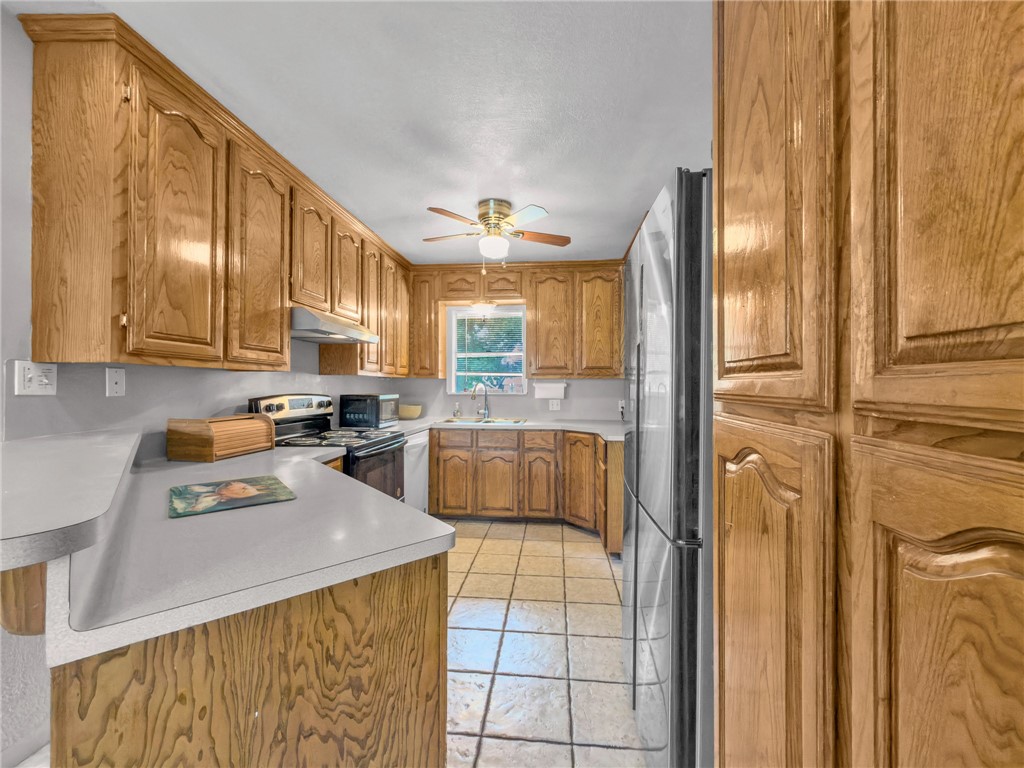 2633 Henretta Pl Property Photo 17