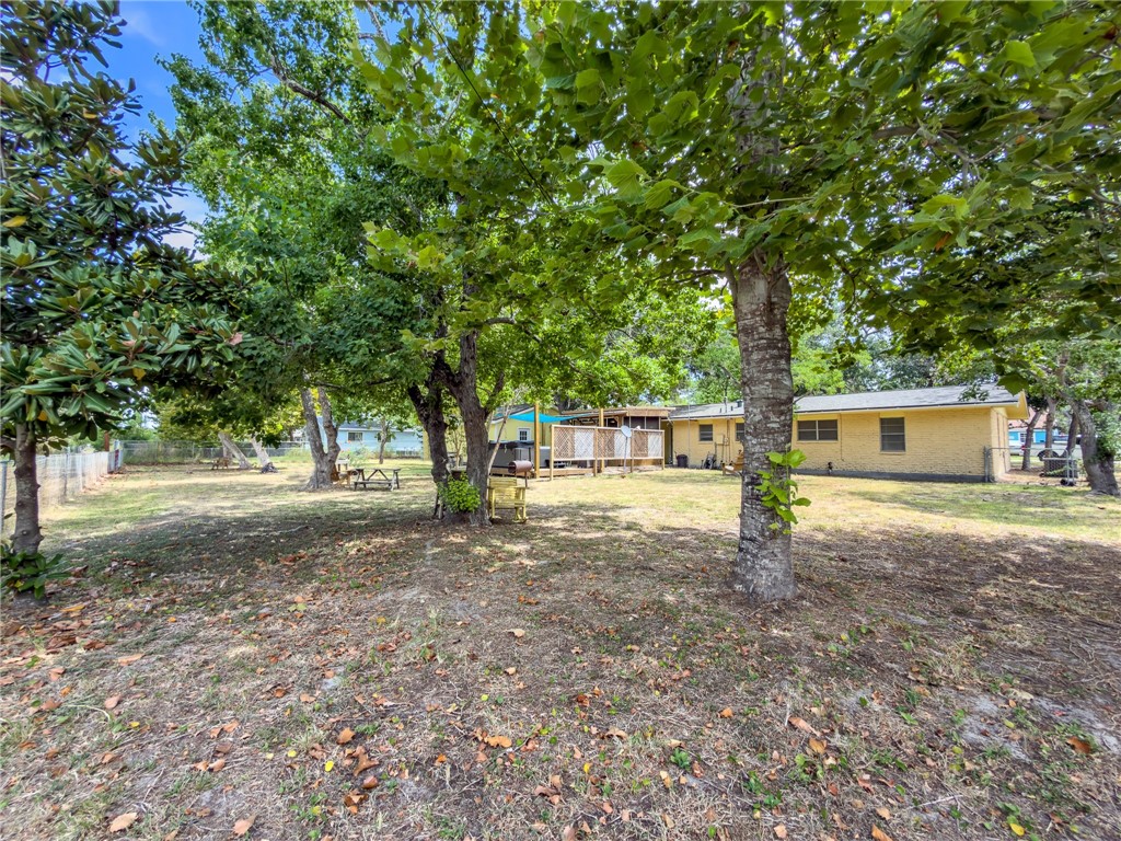 2633 Henretta Pl Property Photo 23