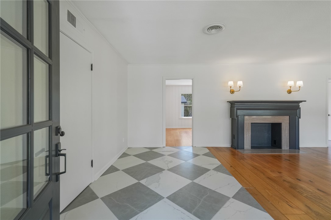 301 Pasadena Pl Property Photo 2