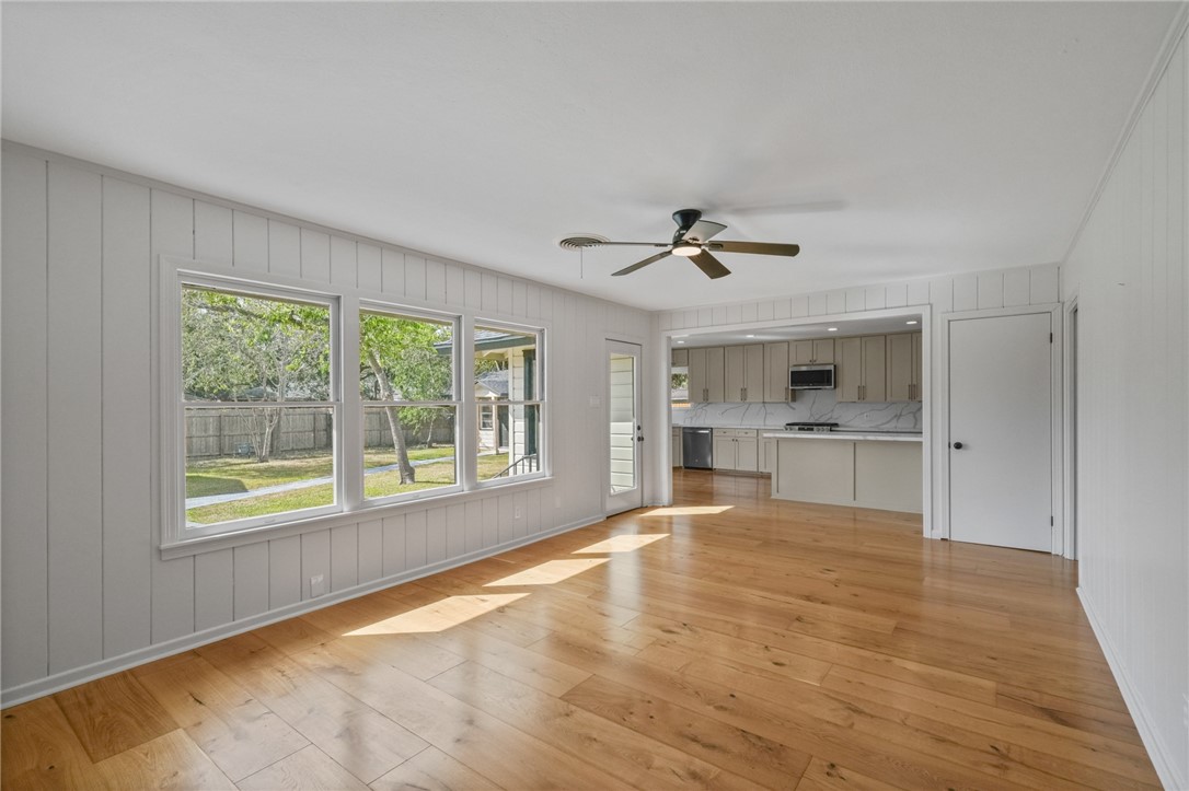 301 Pasadena Pl Property Photo 5