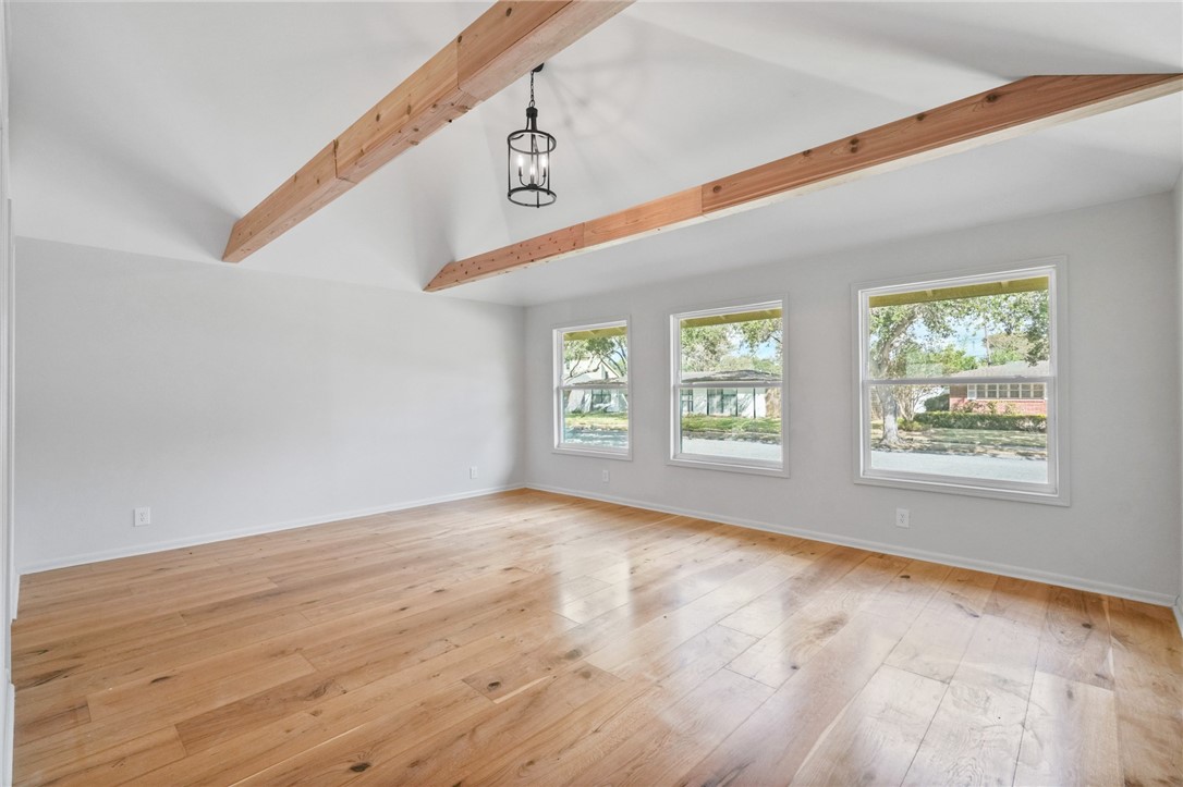 301 Pasadena Pl Property Photo 6