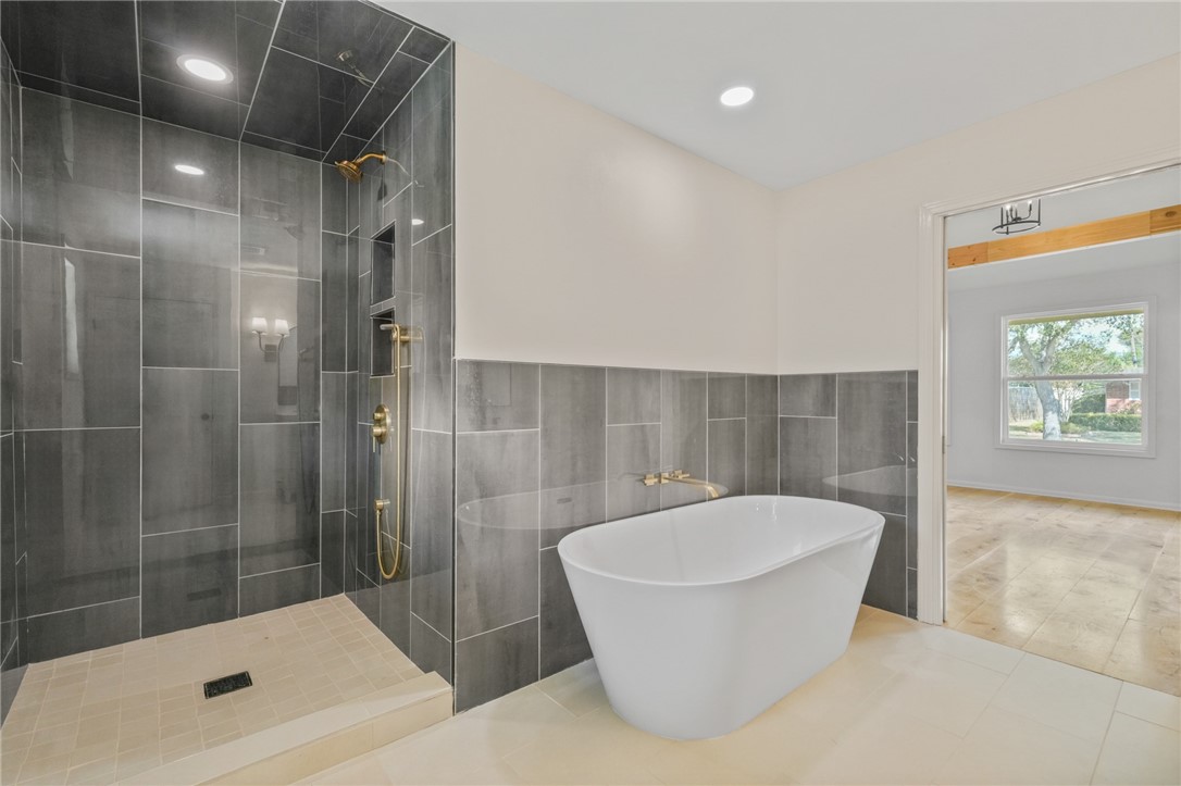 301 Pasadena Pl Property Photo 8