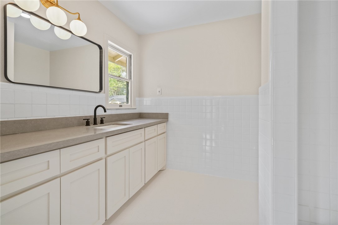 301 Pasadena Pl Property Photo 13