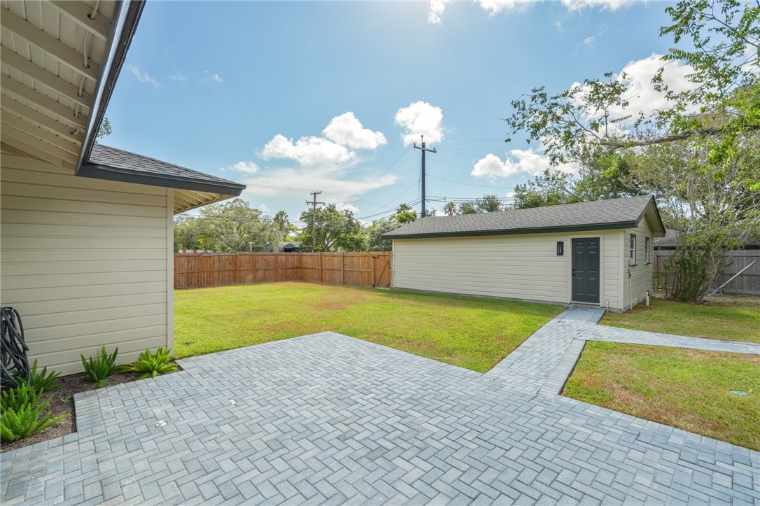 301 Pasadena Pl Property Photo 16