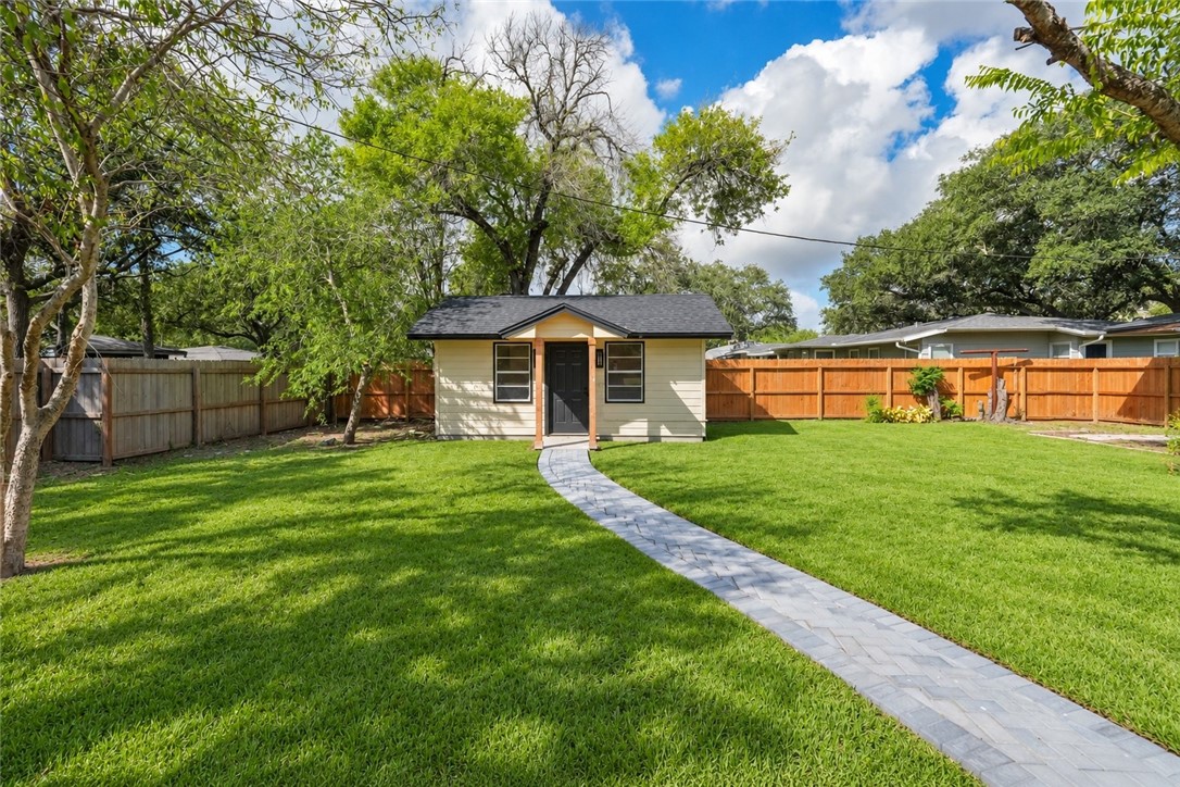 301 Pasadena Pl Property Photo 17