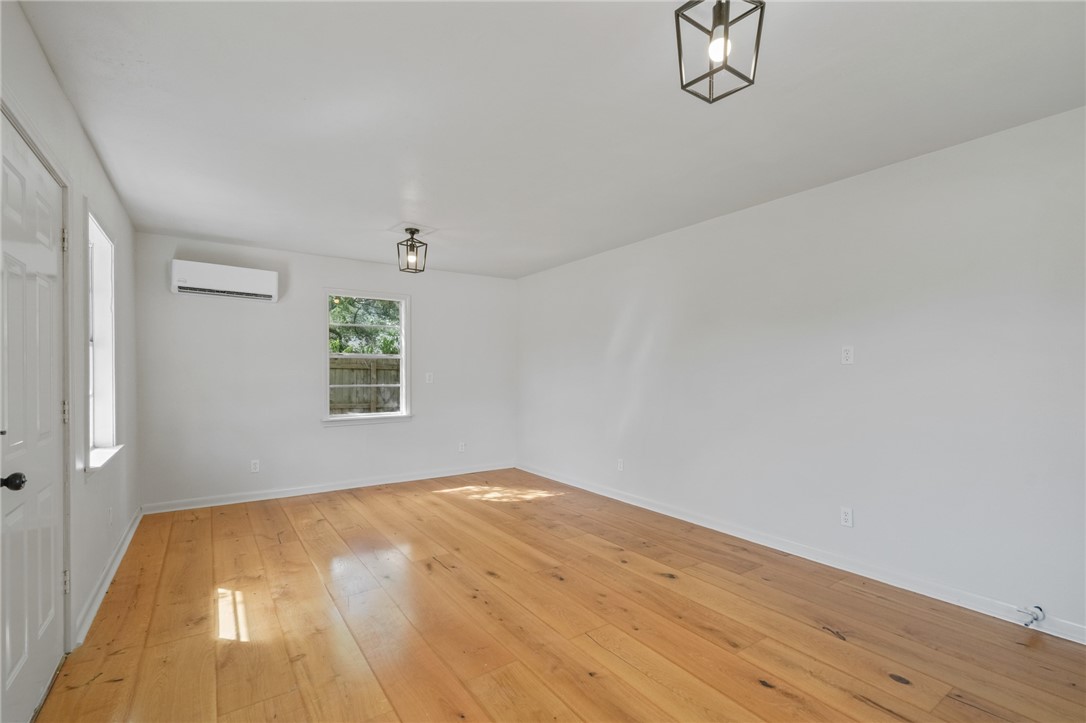 301 Pasadena Pl Property Photo 18