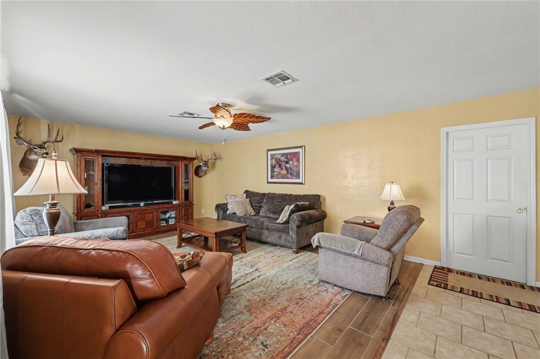 1605 Roosevelt Blvd Property Photo 6
